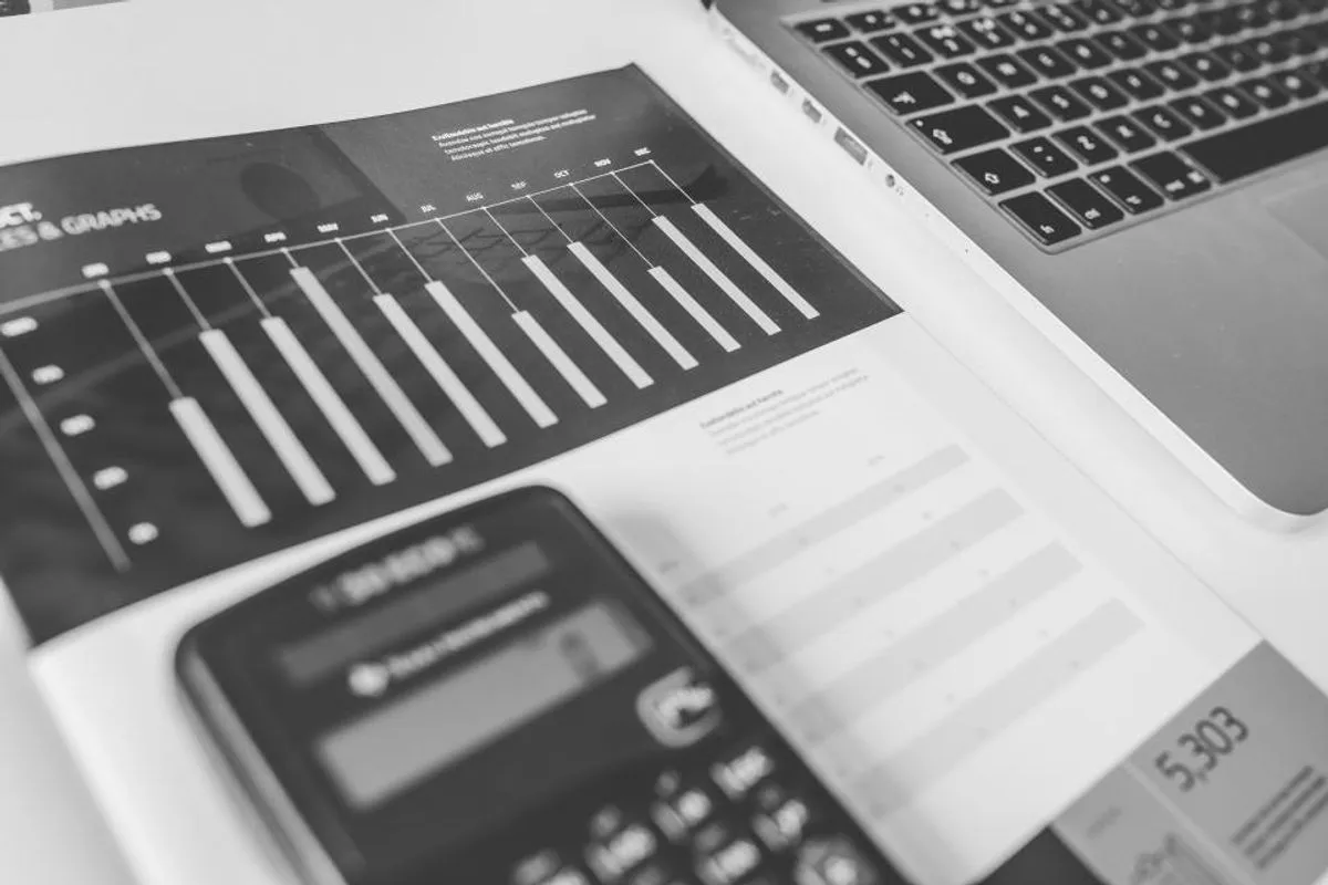 Informe con gráficos y calculadora