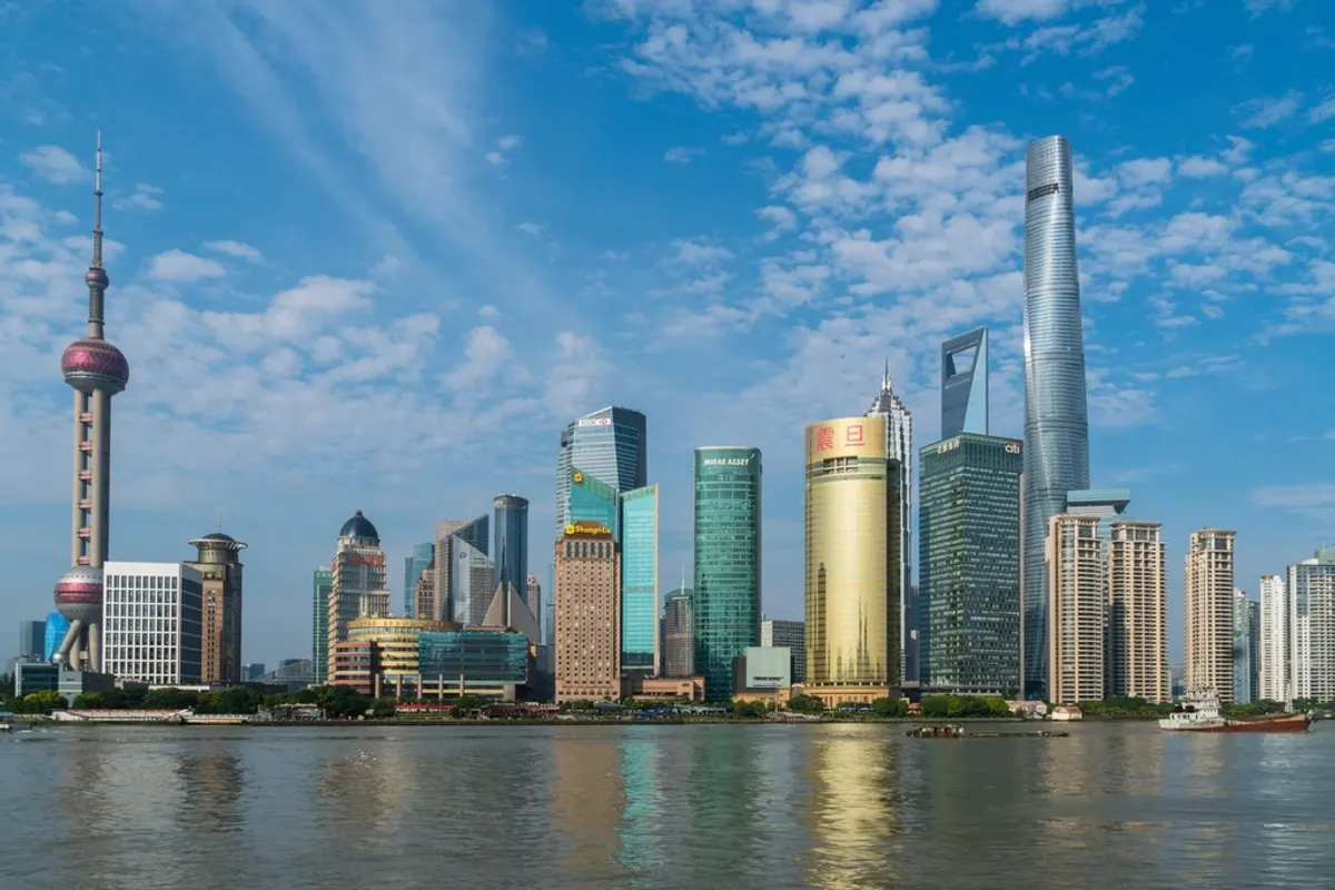 Skyline de Shanghái junto al río