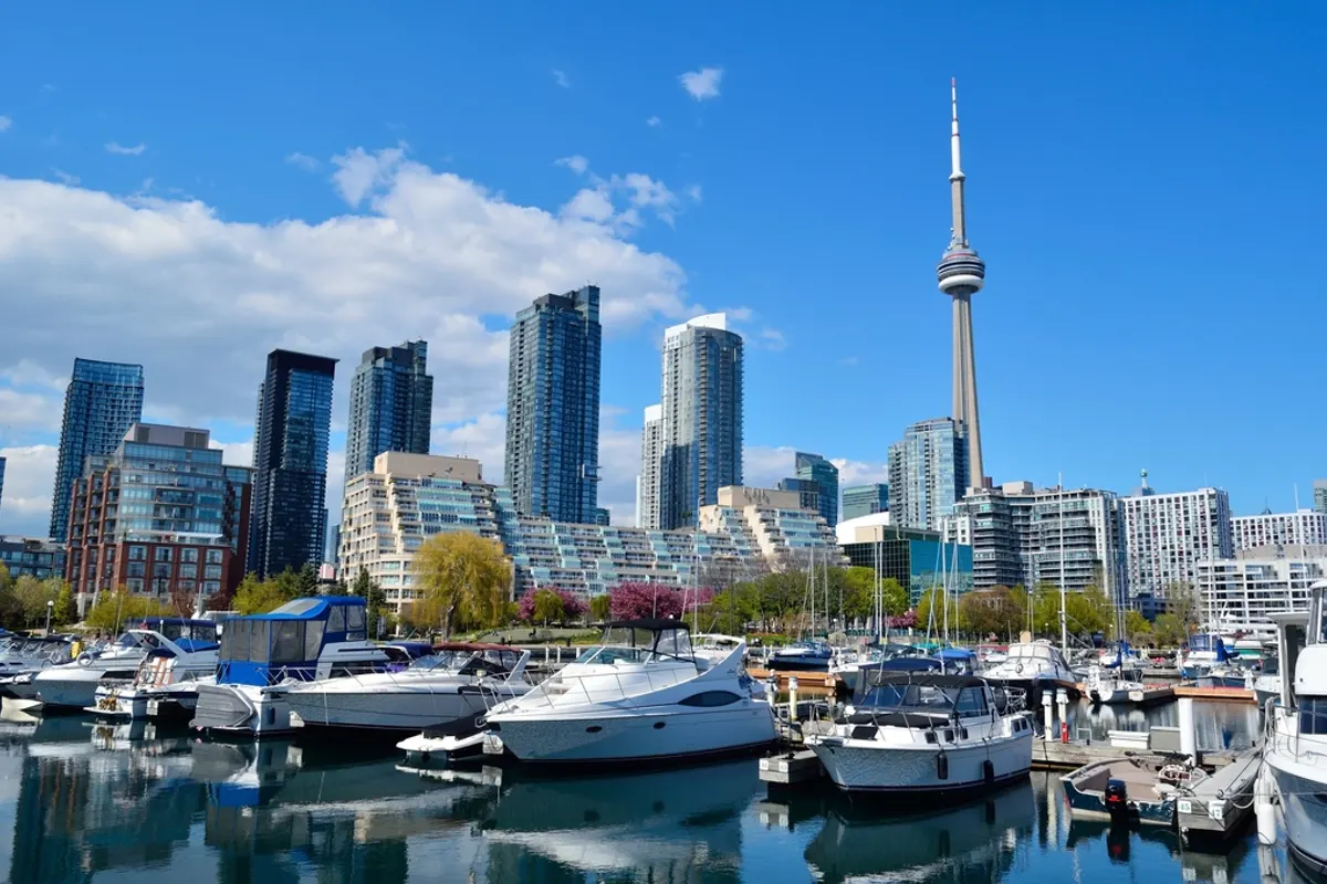 Skyline de Toronto con el puerto deportivo